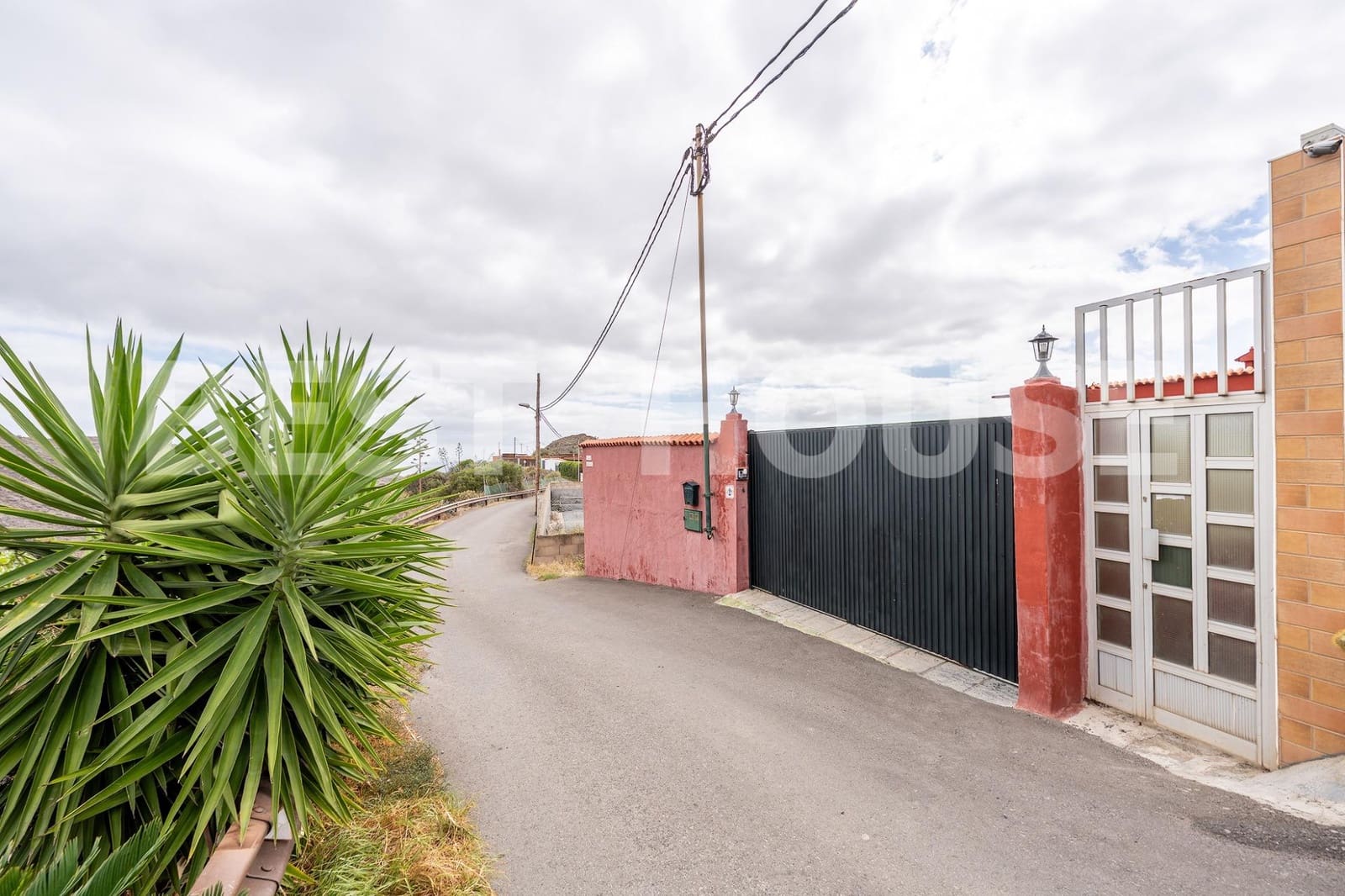 3 bedroom Finca/Country House for sale in Telde with garage - € 270,000 (Ref: 9297059)