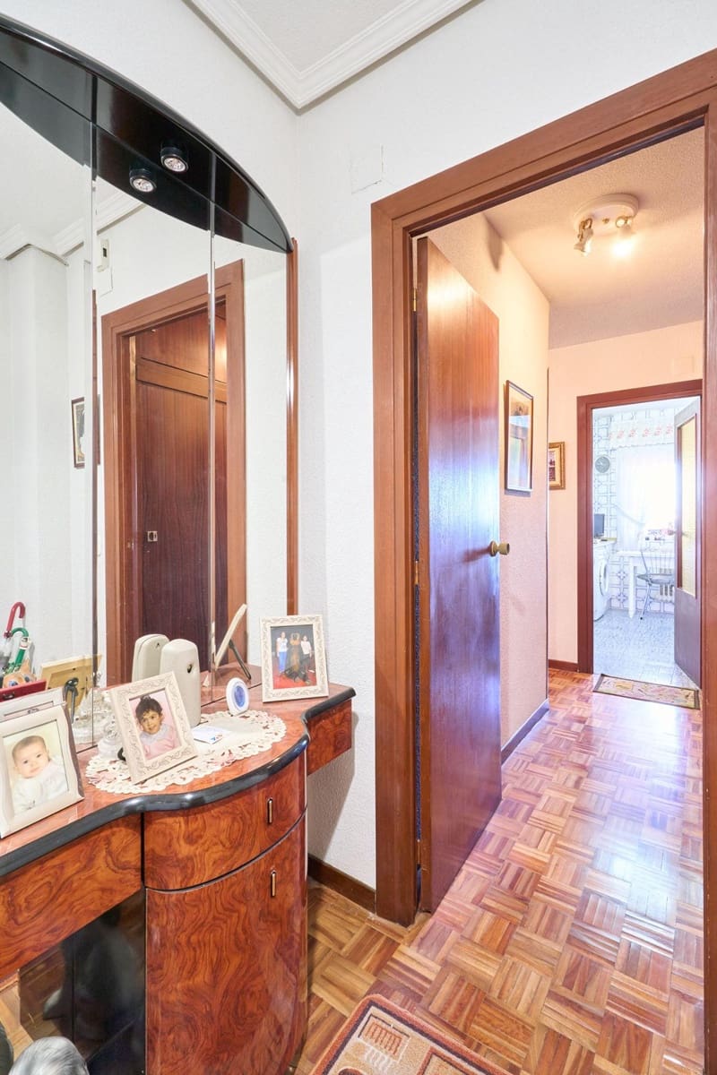 3 bedroom Flat for sale in Avila city with garage - € 75,000 (Ref: 9301222)