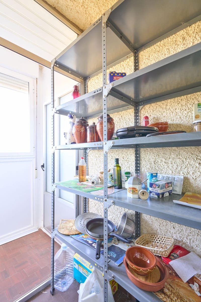 3 bedroom Flat for sale in Avila city with garage - € 75,000 (Ref: 9301222)