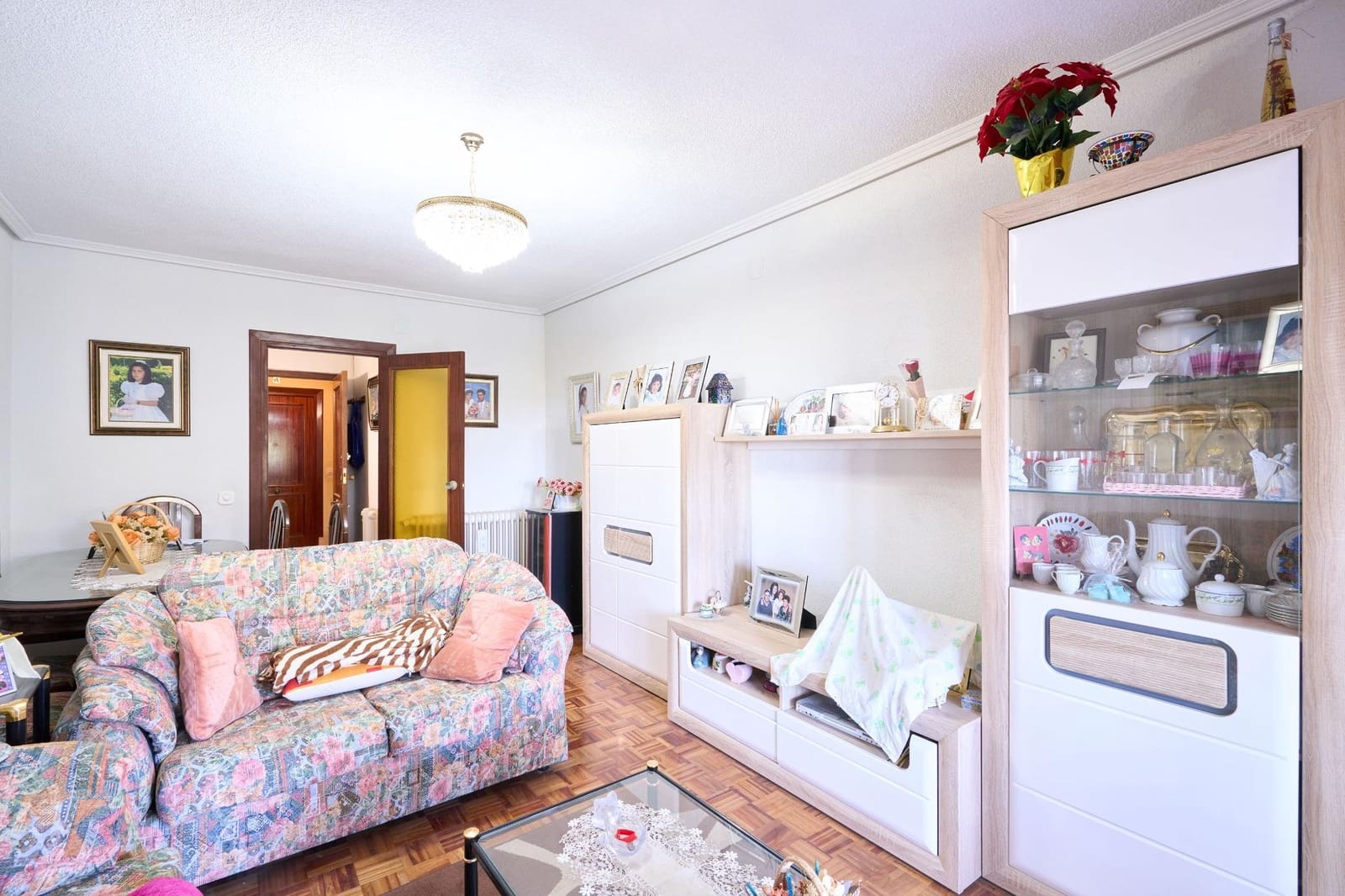 3 bedroom Flat for sale in Avila city with garage - € 75,000 (Ref: 9301222)