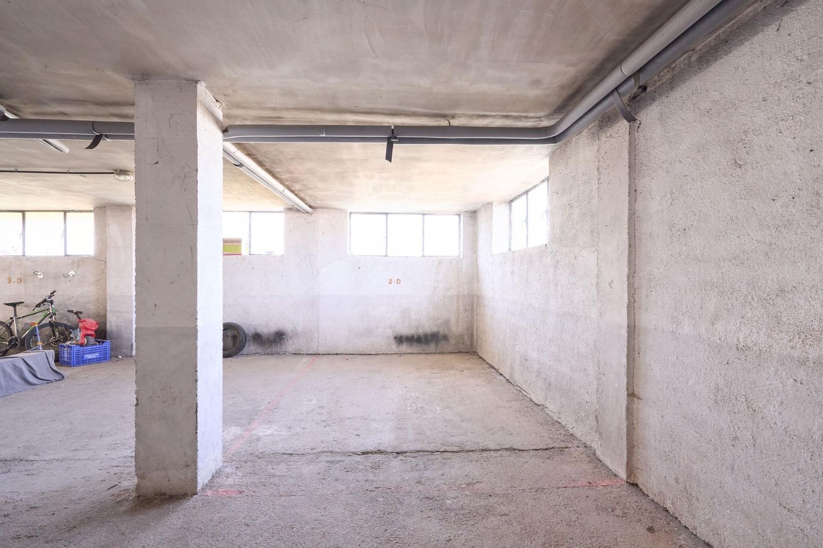 3 bedroom Flat for sale in Avila city with garage - € 75,000 (Ref: 9301222)