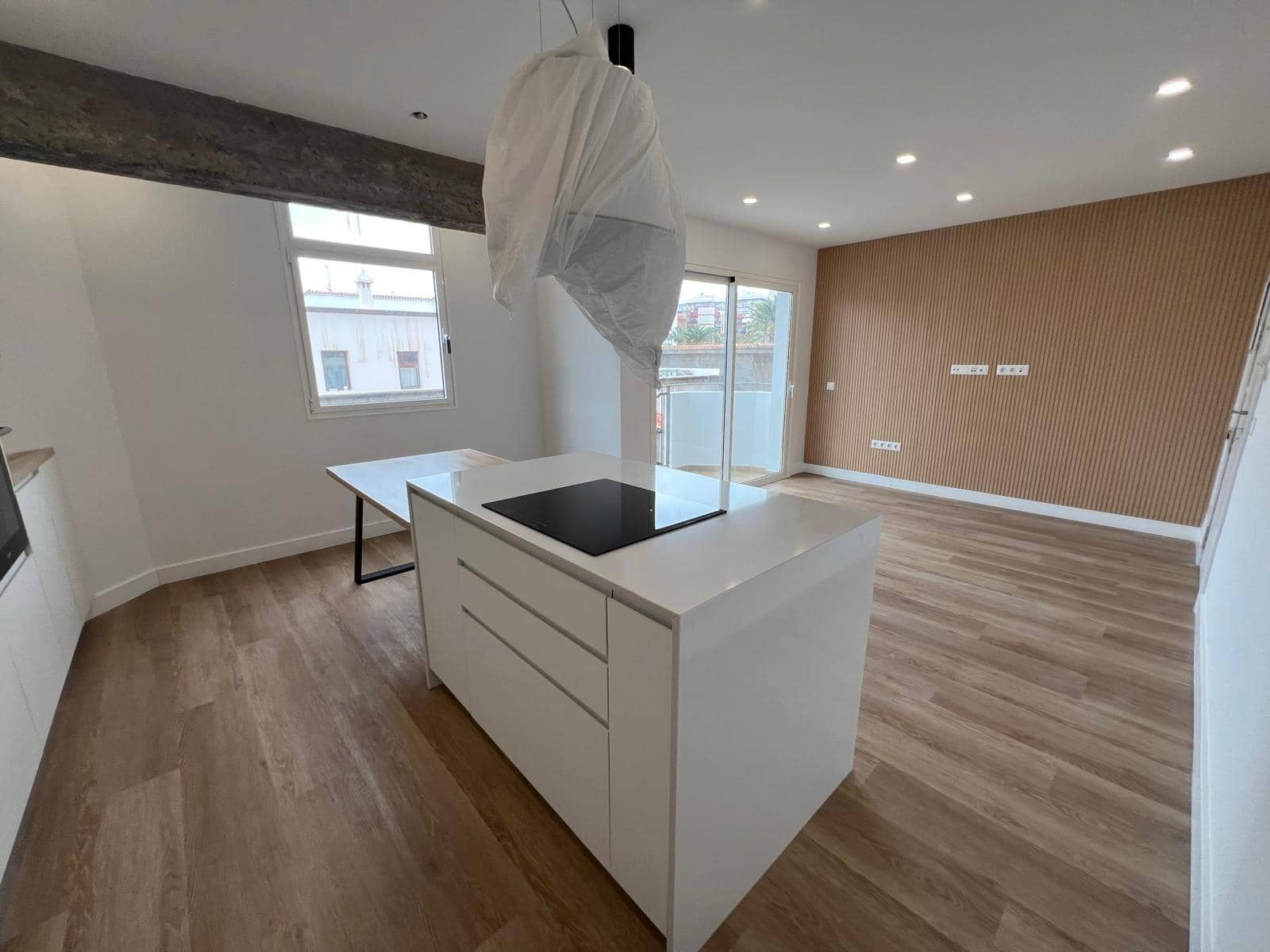 Apartamento de 2 habitaciones en Las Palmas de Gran Canaria en alquiler - 1.200 € (Ref: 9312752)