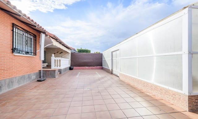 3 bedroom Villa for sale in Chiloeches - € 465,000 (Ref: 9321785)