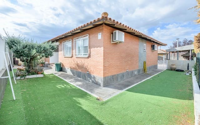 3 bedroom Villa for sale in Chiloeches - € 465,000 (Ref: 9321785)