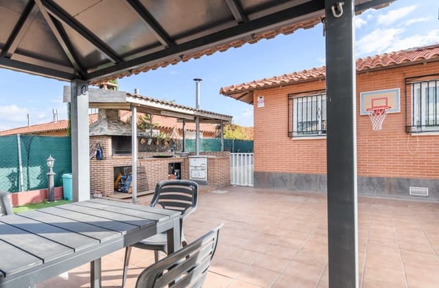 3 bedroom Villa for sale in Chiloeches - € 465,000 (Ref: 9321785)