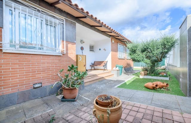 3 bedroom Villa for sale in Chiloeches - € 465,000 (Ref: 9321785)