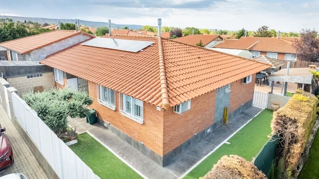 3 bedroom Villa for sale in Chiloeches - € 465,000 (Ref: 9321785)