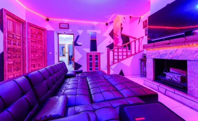 6 bedroom Terraced Villa for sale in Sacedón - € 255,000 (Ref: 9347154)