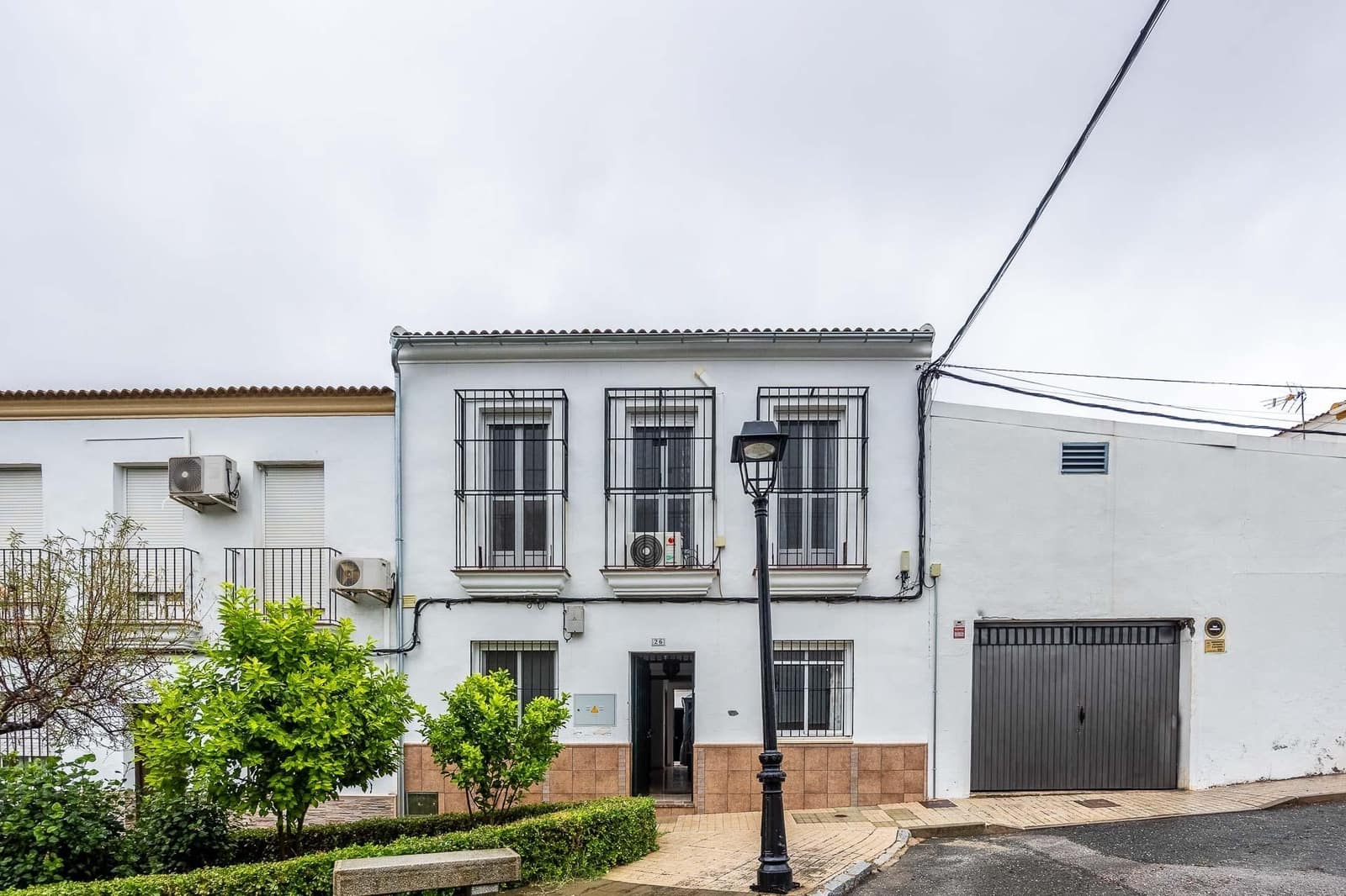 4 soveværelse Rækkehus til salg i Castilblanco de los Arroyos med garage - € 269.000 (Ref: 9359436)