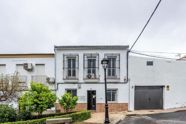 4 sovrum Radhus till salu i Castilblanco de los Arroyos med garage - 269 000 € (Ref: 9359436)