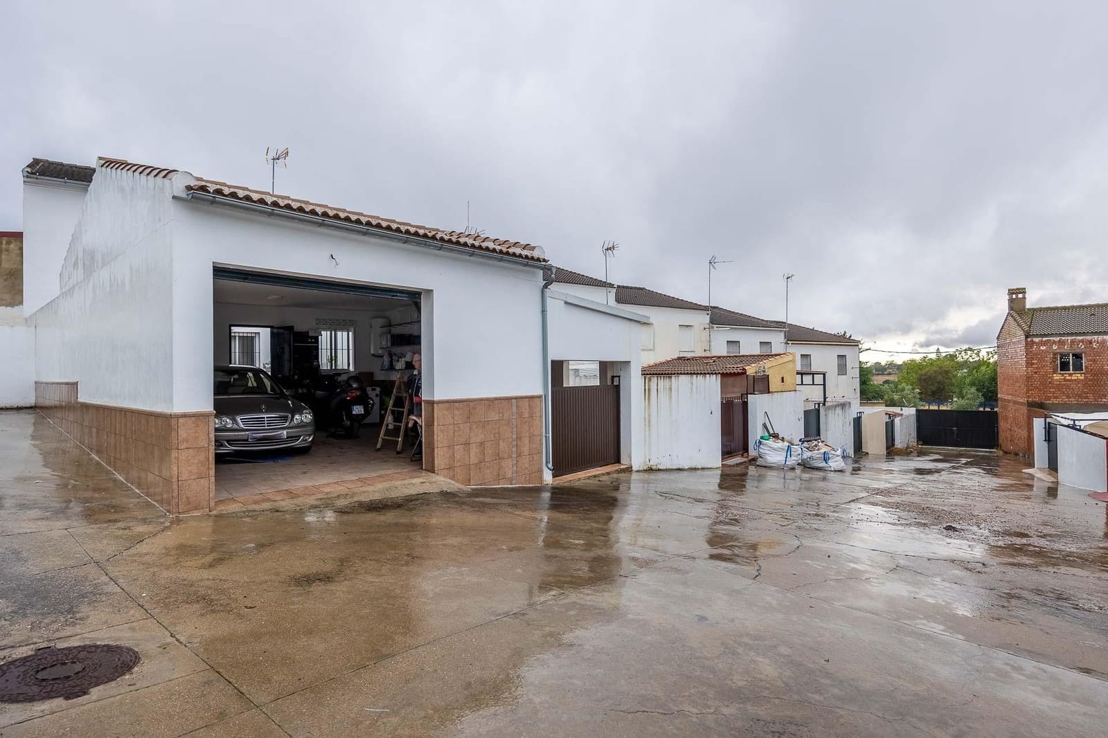 4 soveværelse Rækkehus til salg i Castilblanco de los Arroyos med garage - € 269.000 (Ref: 9359436)