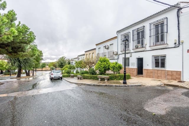 4 sovrum Radhus till salu i Castilblanco de los Arroyos med garage - 269 000 € (Ref: 9359436)
