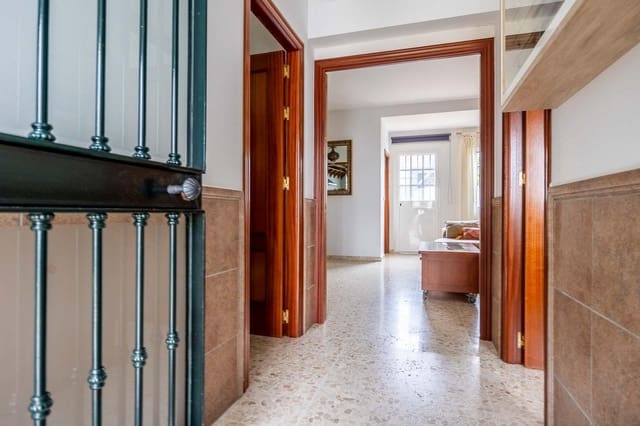 4 sovrum Radhus till salu i Castilblanco de los Arroyos med garage - 269 000 € (Ref: 9359436)