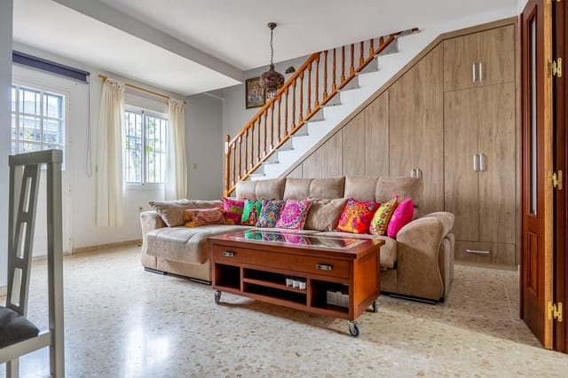 4 sovrum Radhus till salu i Castilblanco de los Arroyos med garage - 269 000 € (Ref: 9359436)