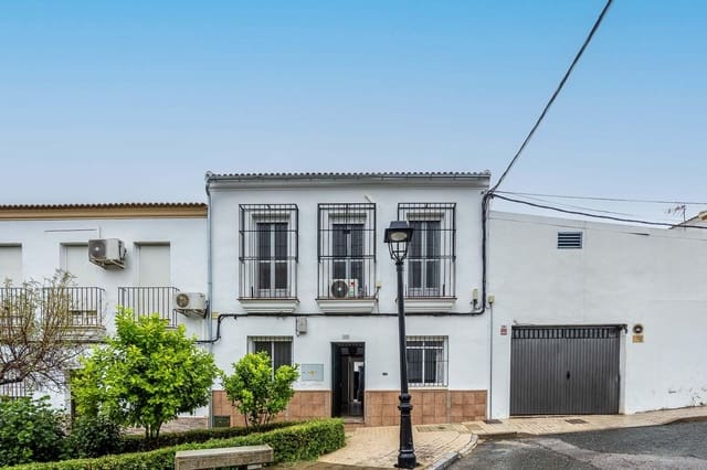 4 sovrum Radhus till salu i Castilblanco de los Arroyos med garage - 269 000 € (Ref: 9359436)