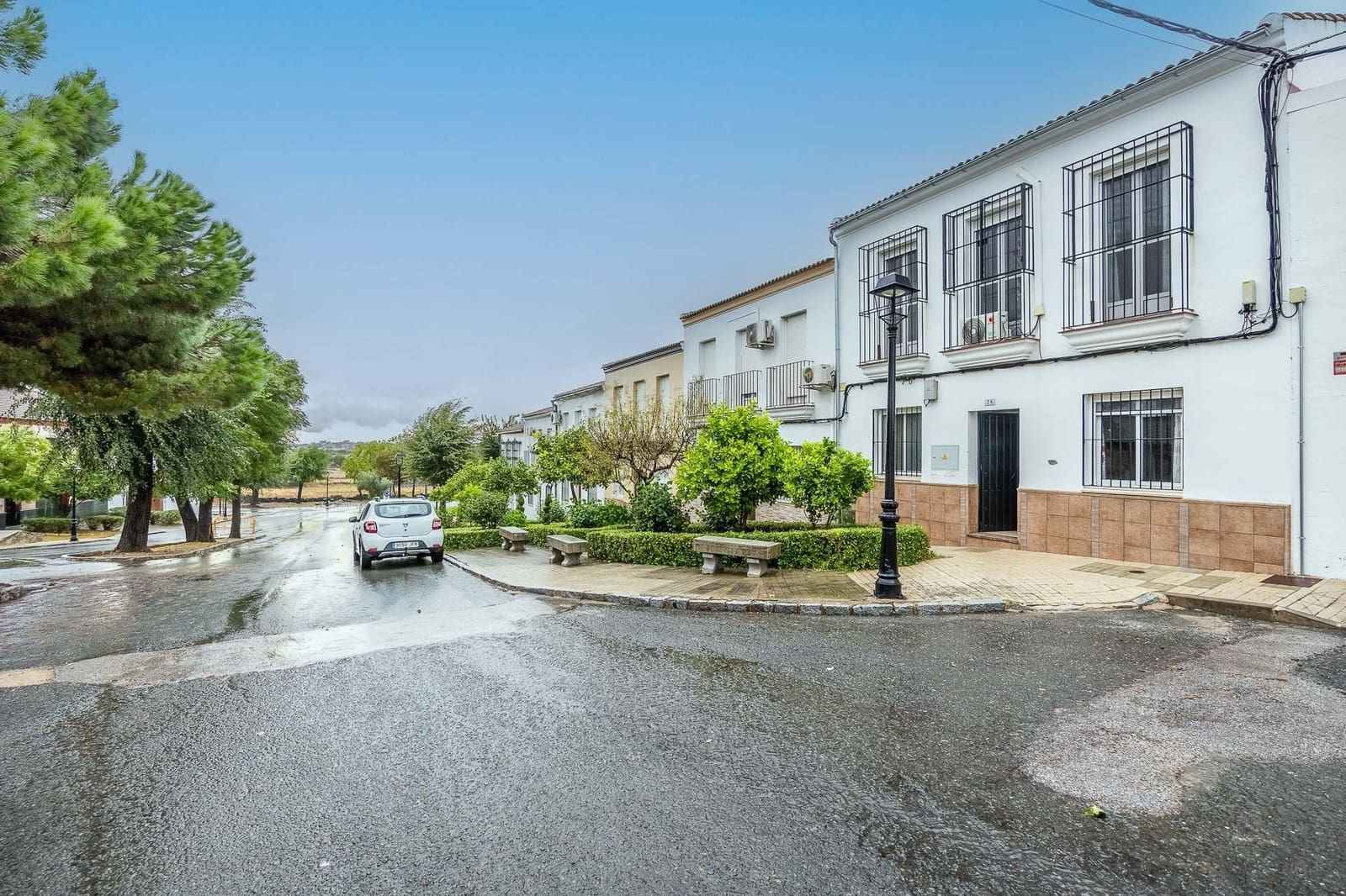4 soveværelse Rækkehus til salg i Castilblanco de los Arroyos med garage - € 269.000 (Ref: 9359436)