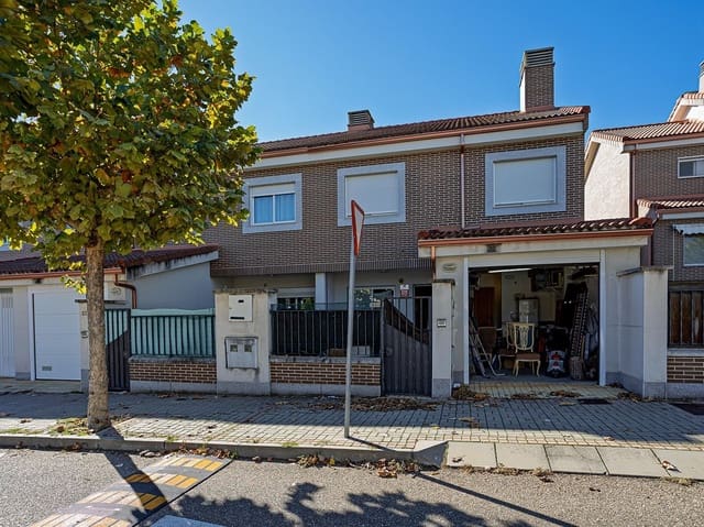 4 sovrum Villa till salu i Boecillo - 230 000 € (Ref: 9359438)