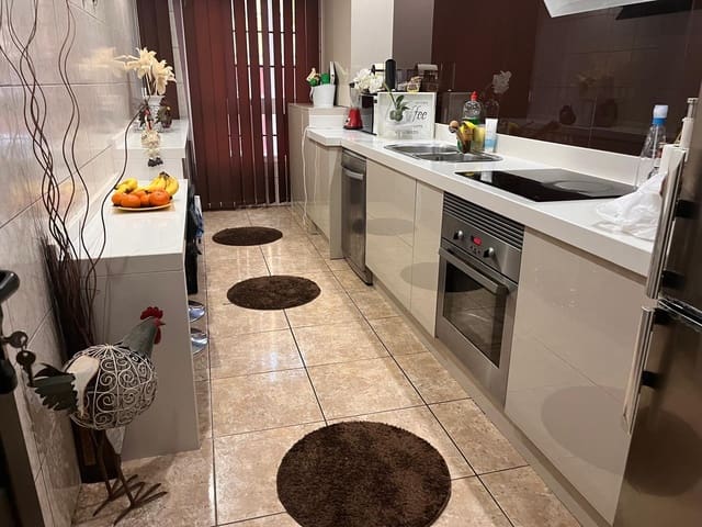 4 chambre Appartement à vendre à Santa Lucía de Tirajana - 220 000 € (Ref: 9373634)