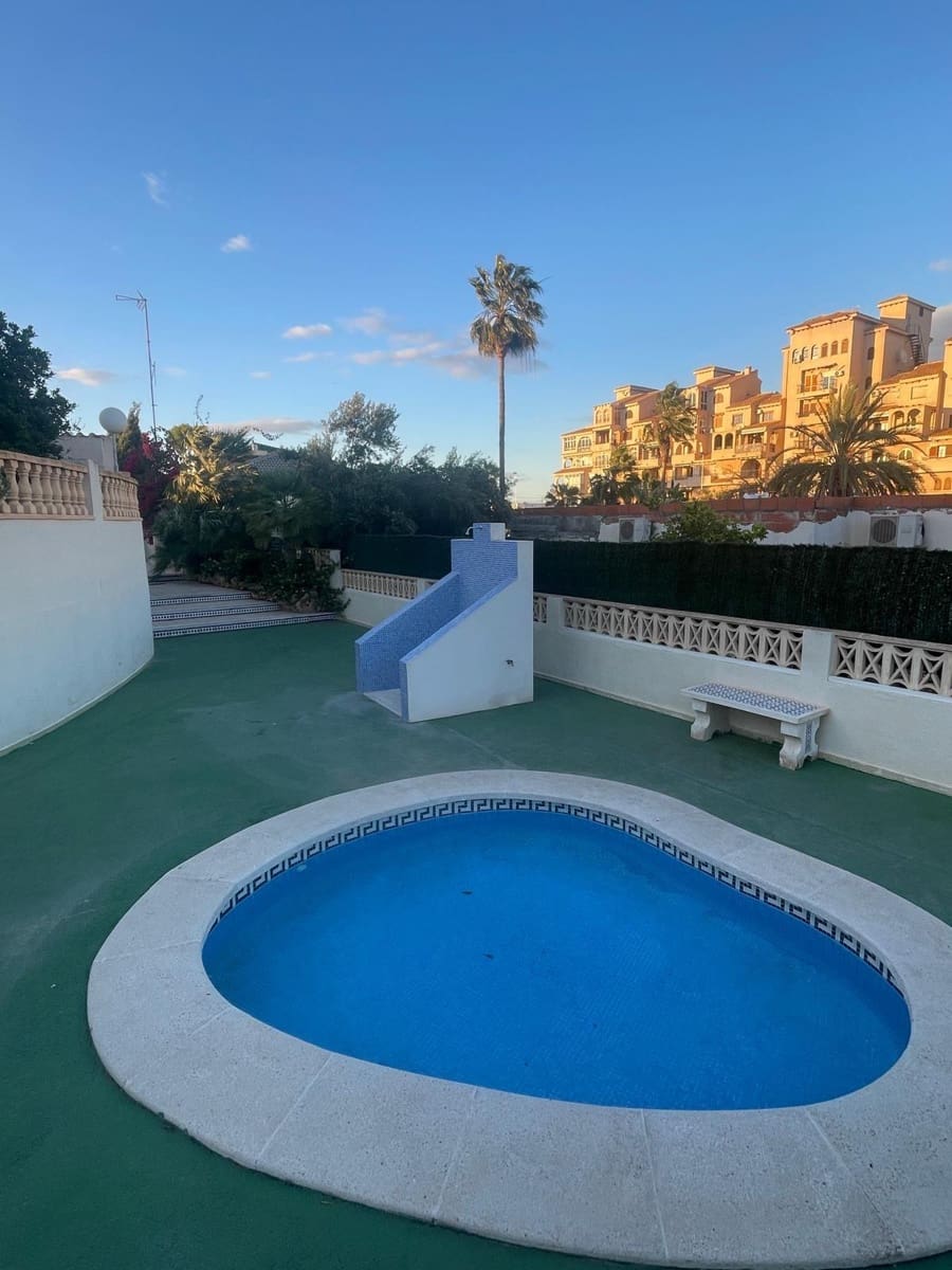 Apartamento de 4 habitaciones en Torrevieja en venta - 320.000 € (Ref: 9375238)