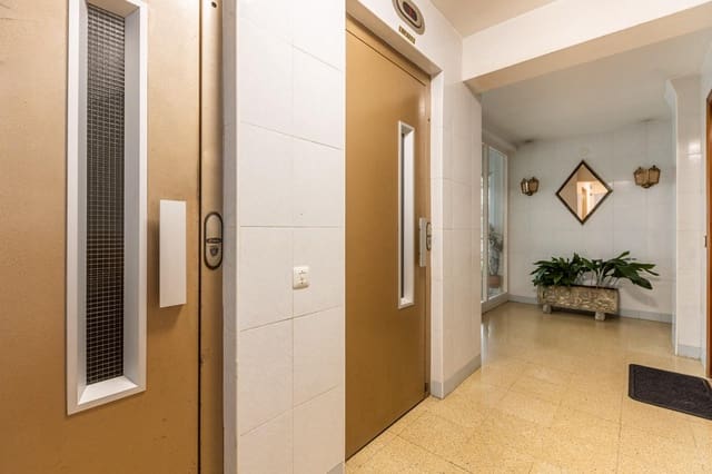 3 bedroom Apartment for sale in A Coruña city - € 210,000 (Ref: 9396225)