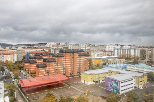 3 bedroom Apartment for sale in A Coruña city - € 210,000 (Ref: 9396225)