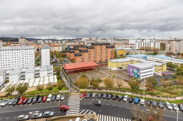 3 bedroom Apartment for sale in A Coruña city - € 210,000 (Ref: 9396225)