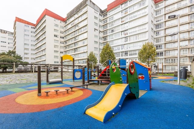 3 bedroom Apartment for sale in A Coruña city - € 210,000 (Ref: 9396225)