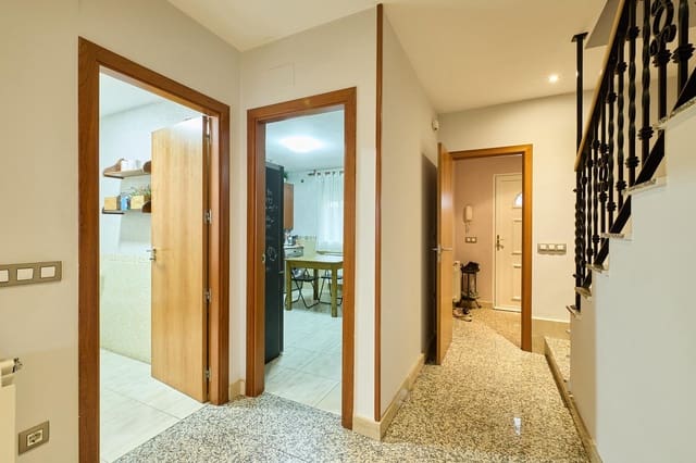 3 chambre Villa/Maison Mitoyenne à vendre à Cantagallo avec piscine garage - 213 000 € (Ref: 9396226)