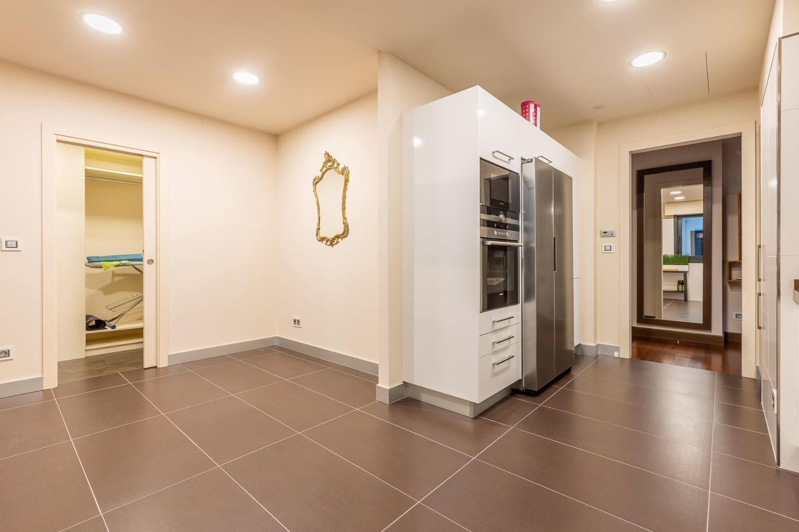 3 bedroom Flat for sale in A Coruna city with pool garage - € 1,500,000 (Ref: 9411194)