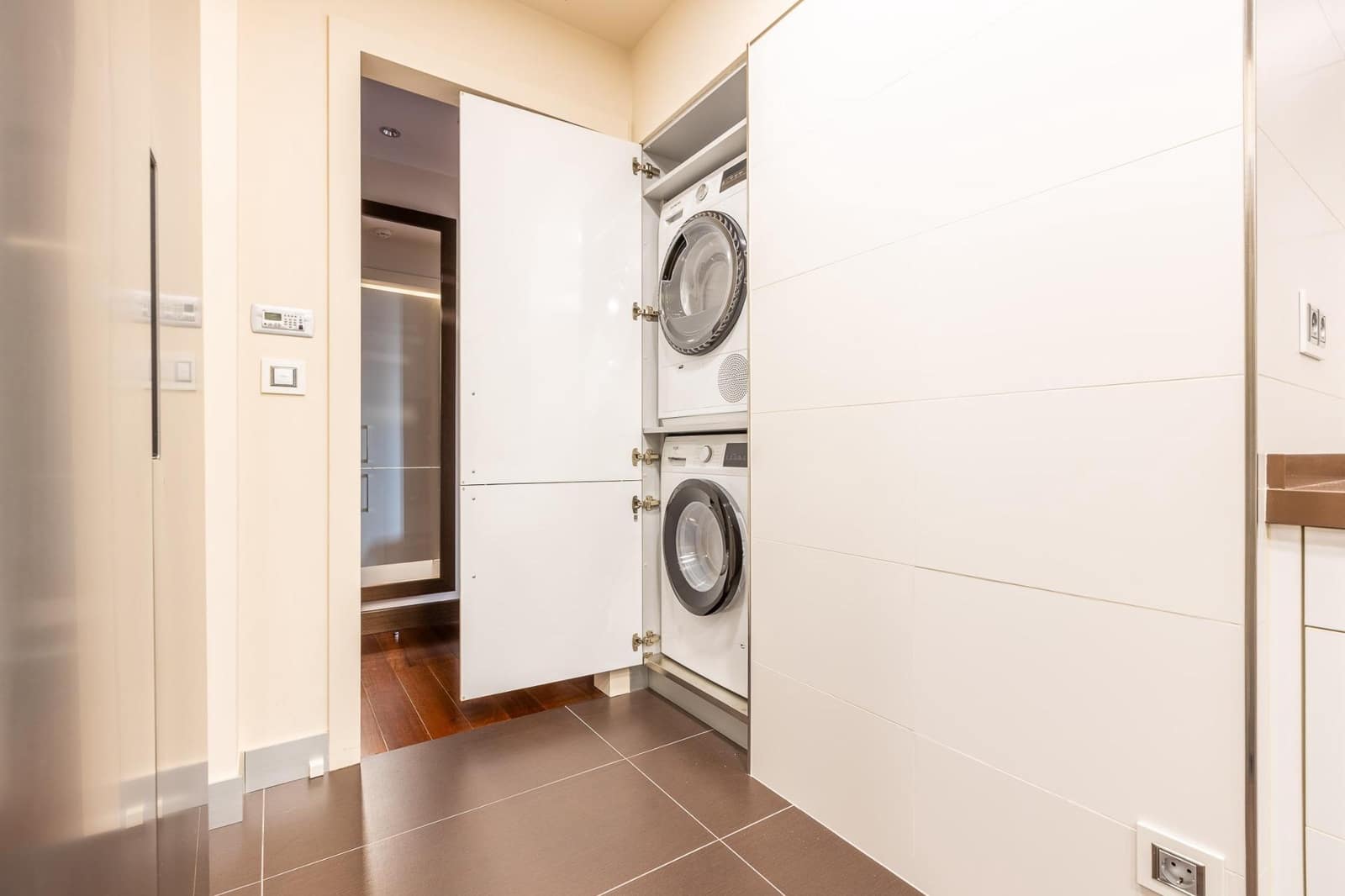 3 bedroom Flat for sale in A Coruna city with pool garage - € 1,500,000 (Ref: 9411194)