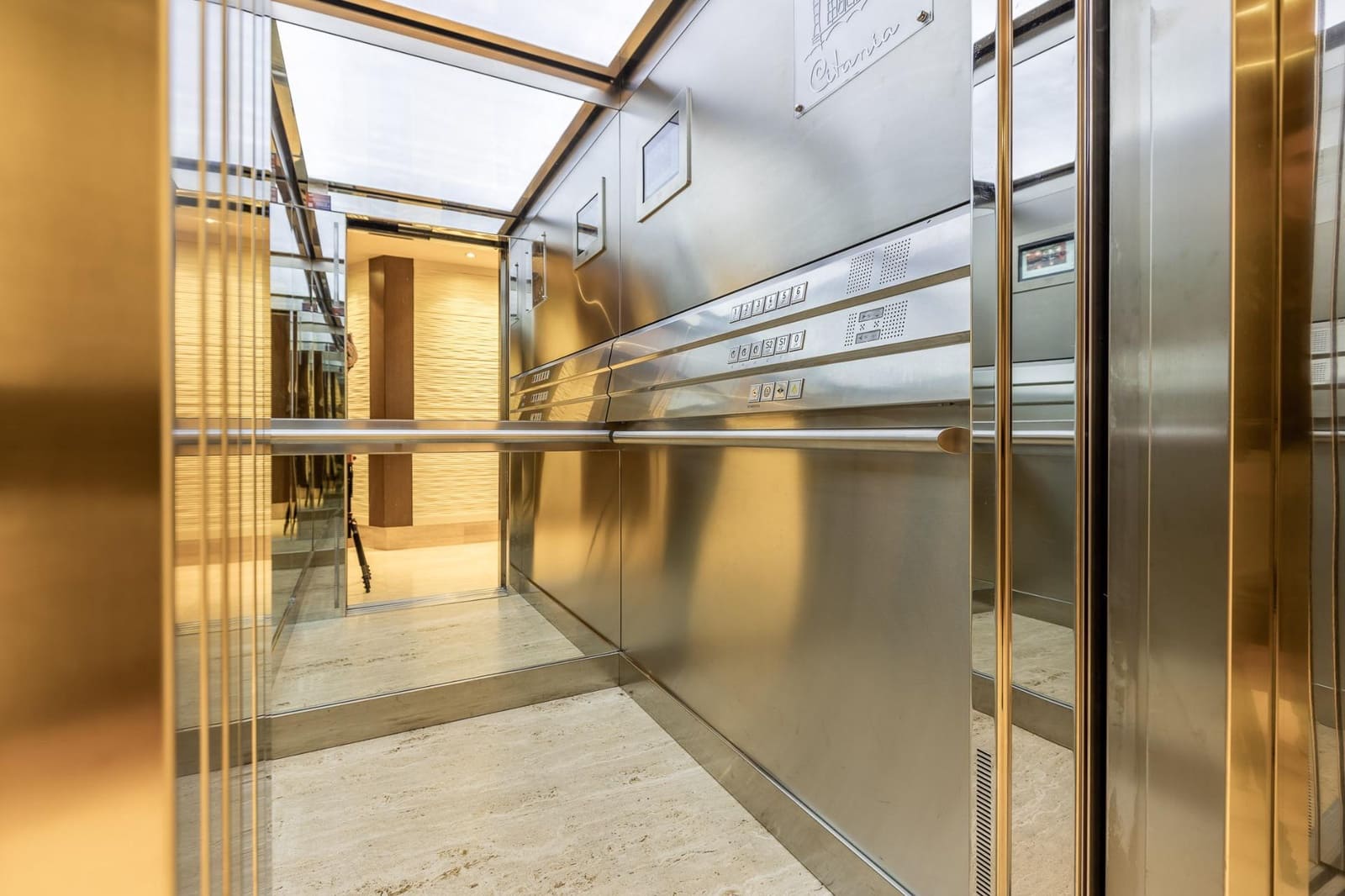 3 bedroom Flat for sale in A Coruna city with pool garage - € 1,500,000 (Ref: 9411194)