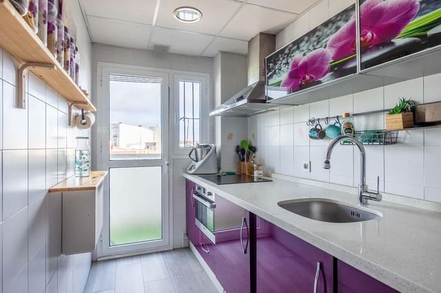 3 soveværelse Lejlighed til salg i Sevilla by med garage - € 199.000 (Ref: 9413978)