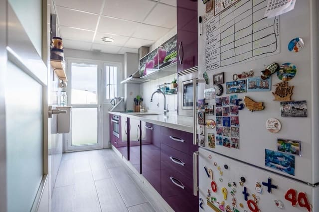 3 soveværelse Lejlighed til salg i Sevilla by med garage - € 199.000 (Ref: 9413978)