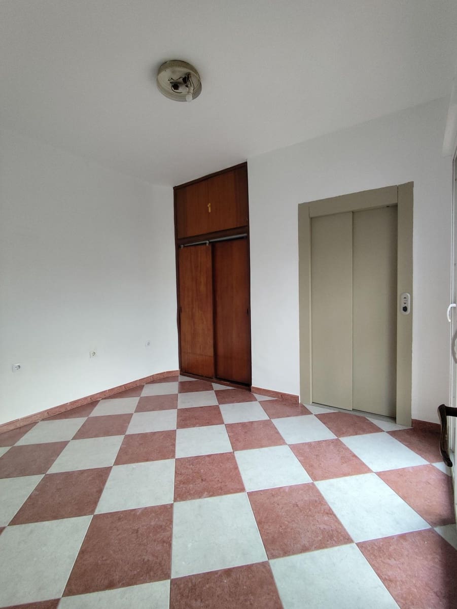 Local Comercial de 5 habitaciones en Sevilla ciudad en venta - 190.000 € (Ref: 9414287)