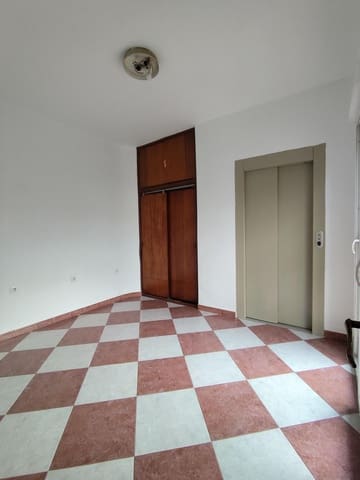 5 bedroom Commercial for sale in Seville city - € 190,000 (Ref: 9414287)