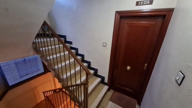 3 bedroom Flat for sale in Zaragoza city - € 155,000 (Ref: 9419595)