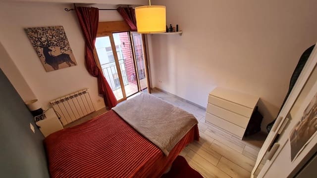 3 bedroom Flat for sale in Zaragoza city - € 155,000 (Ref: 9419595)