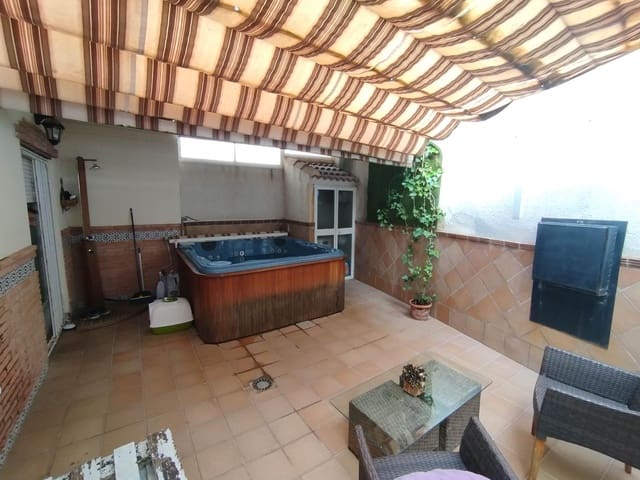 3 bedroom Villa for sale in Jaén city with garage - € 355,000 (Ref: 9431706)