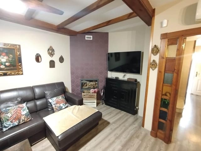 3 bedroom Villa for sale in Jaén city with garage - € 355,000 (Ref: 9431706)