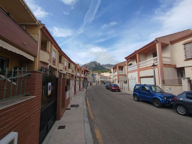 3 bedroom Villa for sale in Jaén city with garage - € 355,000 (Ref: 9431706)