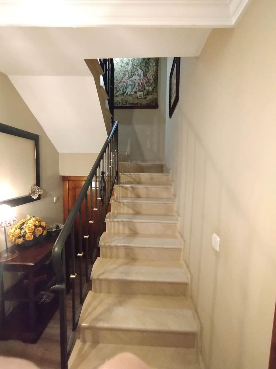 3 sypialnia Willa na sprzedaż w Miasto Jaen z garażem - 355 000 € (Ref: 9431706)