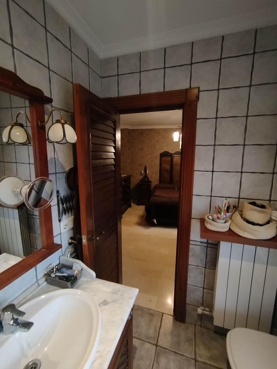 3 sypialnia Willa na sprzedaż w Miasto Jaen z garażem - 355 000 € (Ref: 9431706)