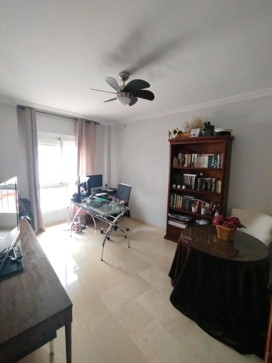 3 sypialnia Willa na sprzedaż w Miasto Jaen z garażem - 355 000 € (Ref: 9431706)