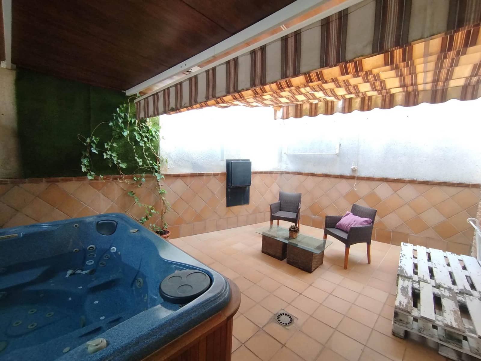 3 sypialnia Willa na sprzedaż w Miasto Jaen z garażem - 355 000 € (Ref: 9431706)