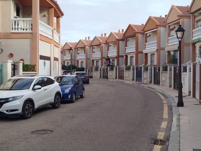 3 makuuhuone Huvila myytävänä paikassa Jaén kaupunki mukana 
autotalli - 355 000 € (Ref: 9431706)