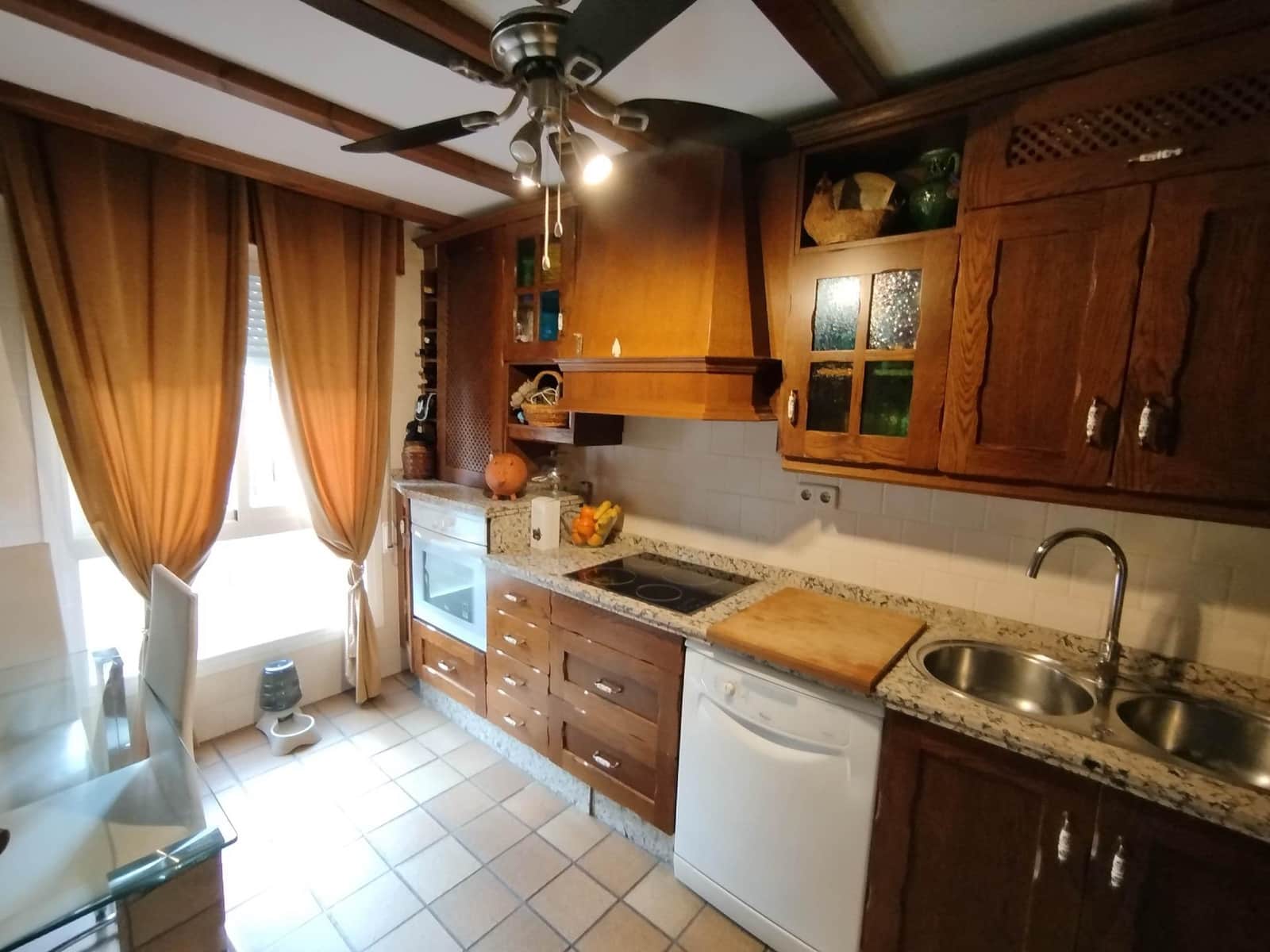 3 sypialnia Willa na sprzedaż w Miasto Jaen z garażem - 355 000 € (Ref: 9431706)