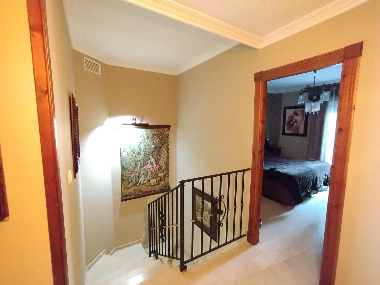 3 sypialnia Willa na sprzedaż w Miasto Jaen z garażem - 355 000 € (Ref: 9431706)