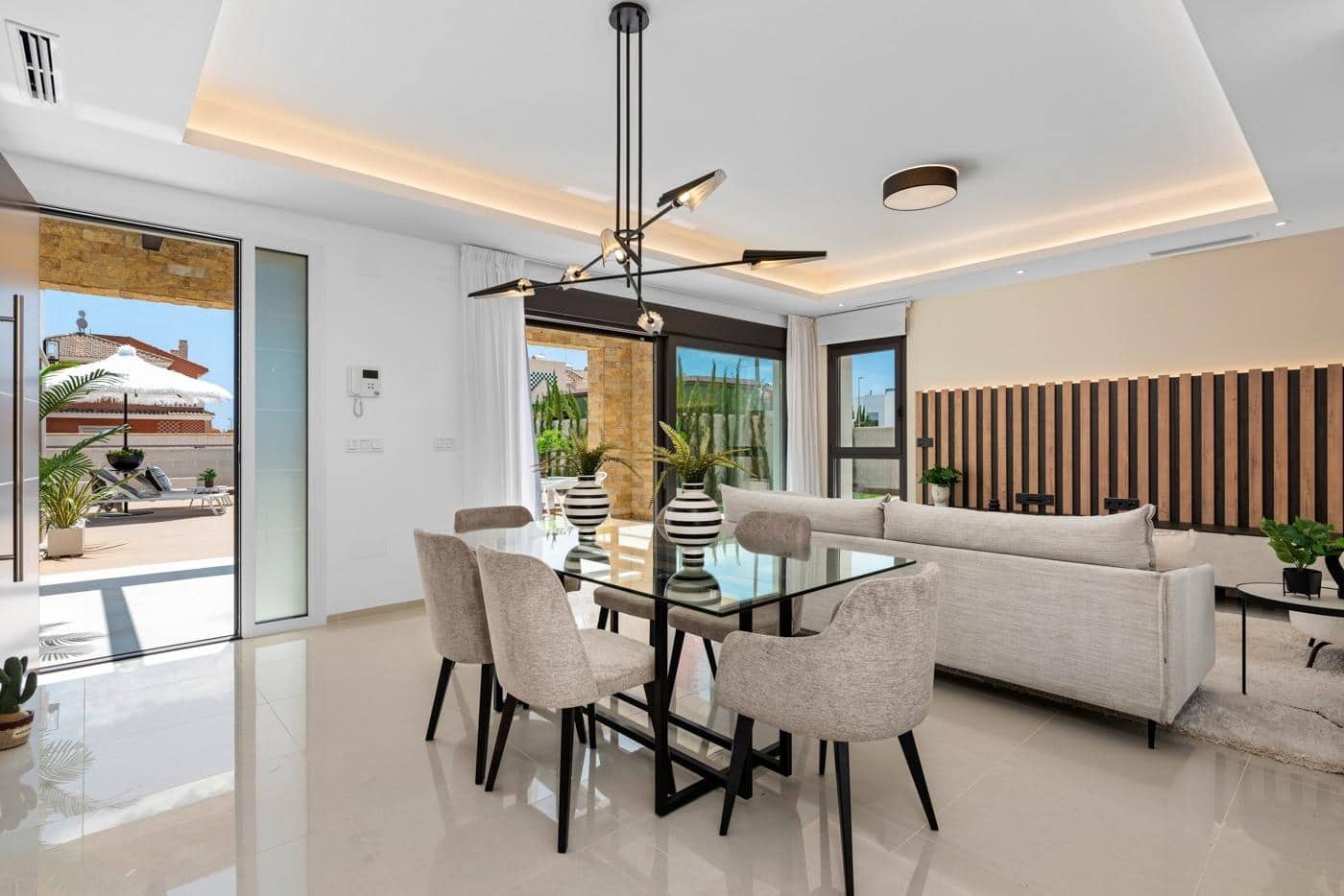 Chalet de 3 habitaciones en Ciudad Quesada en venta con garaje - 884.450 € (Ref: 9435985)