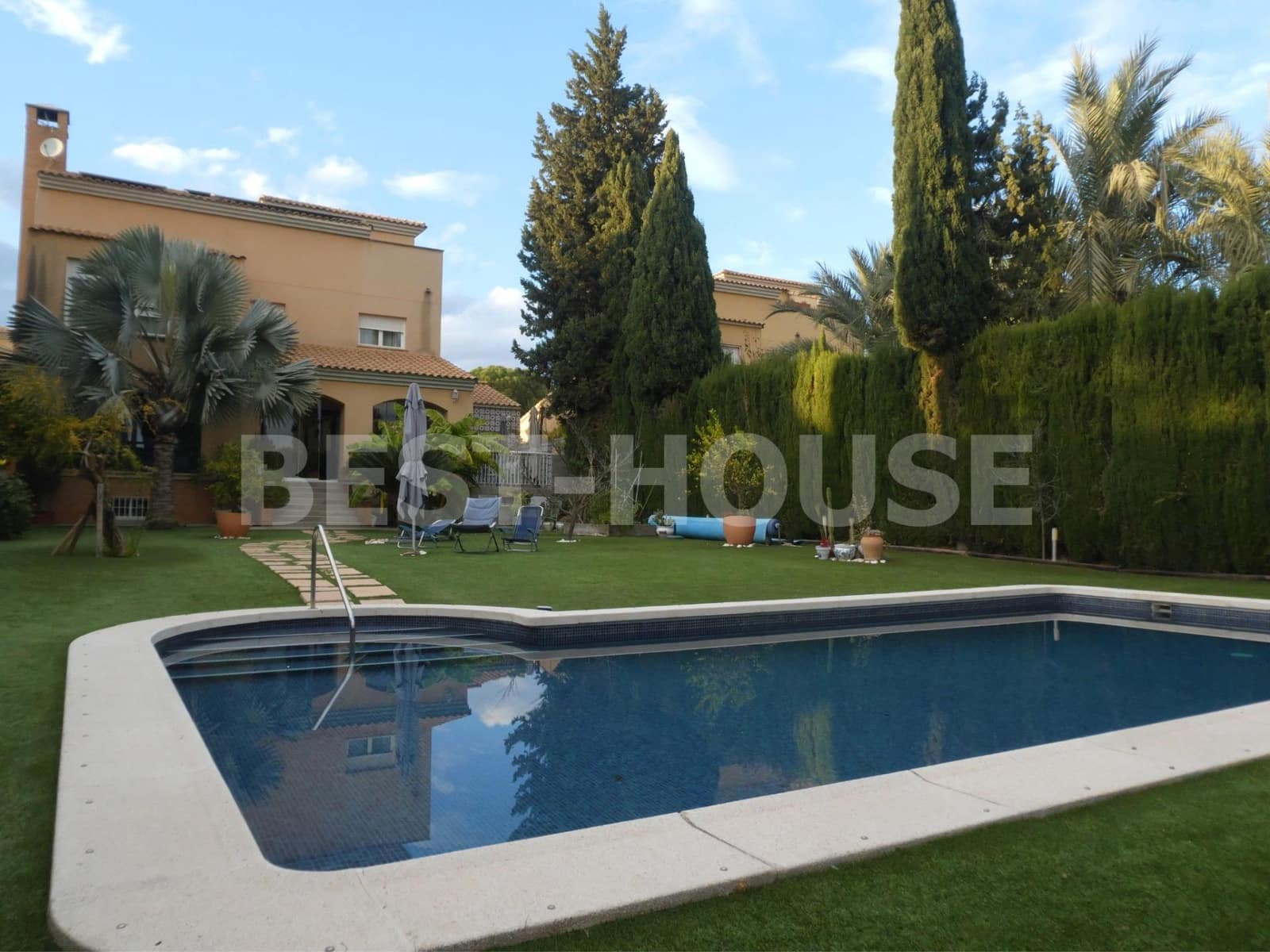 5 makuuhuone Huvila myytävänä paikassa Churra mukana uima-altaan 
autotalli - 855 000 € (Ref: 9435986)