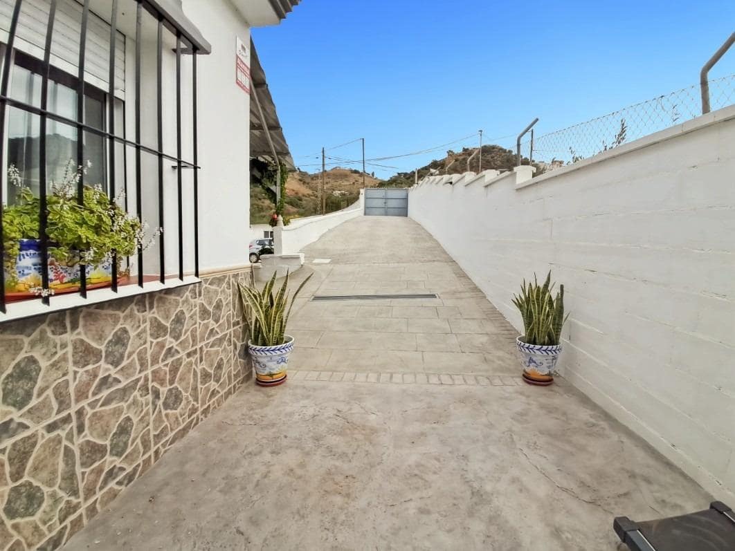 4 bedroom Villa for sale in Almogia with garage - € 449,000 (Ref: 9440238)